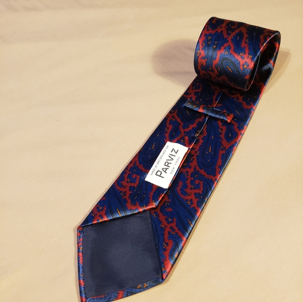 Parvis 100% silk tie